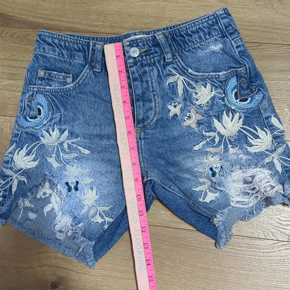 Free People Distressed Jean Shorts Butterfly Embroidered Size 24